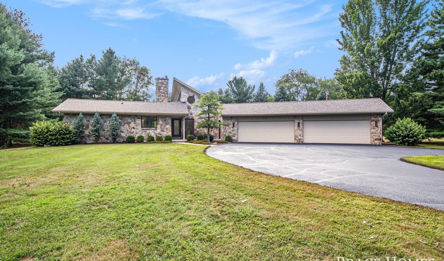 1359 Buttrick Ave SE, Ada, MI 49301 - 4 Beds, 4 Bath