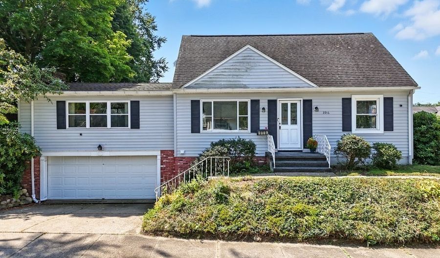2216 Eastlawn Ave, Akron, OH 44305 - 3 Beds, 2 Bath