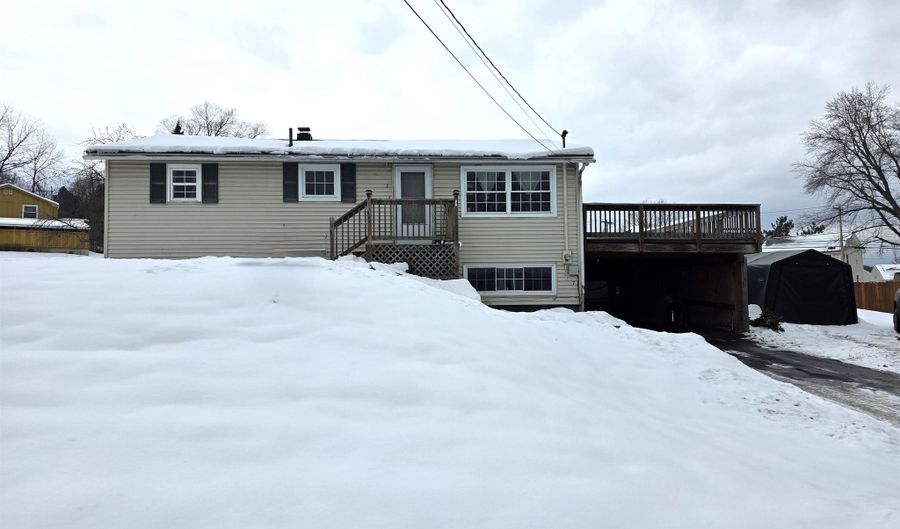 7 Westwood Pkwy, Barre, VT 05641 - 3 Beds, 2 Bath