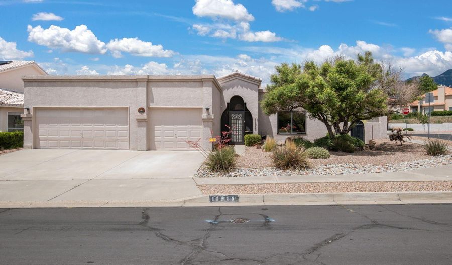 11915 ROCKSBERG St NE, Albuquerque, NM 87111 - 3 Beds, 2 Bath