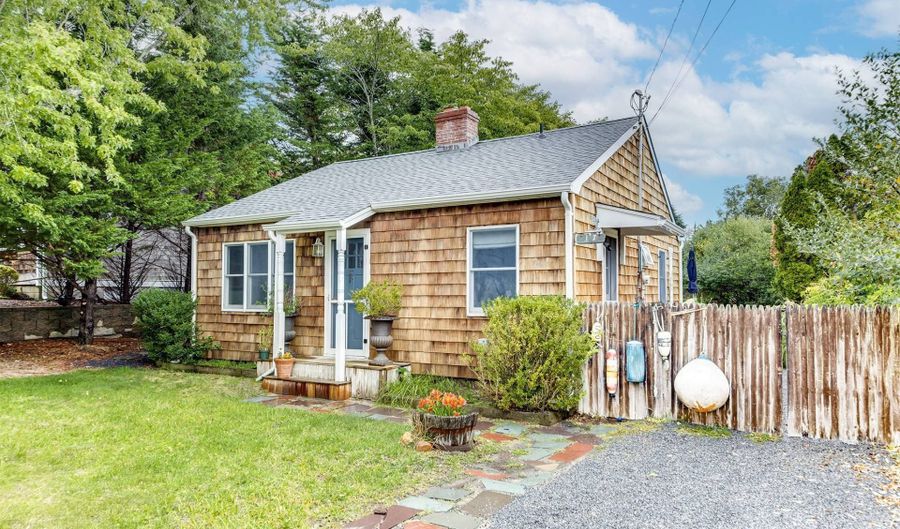 17 Beach Ave, Amagansett, NY 11930 - 2 Beds, 1 Bath