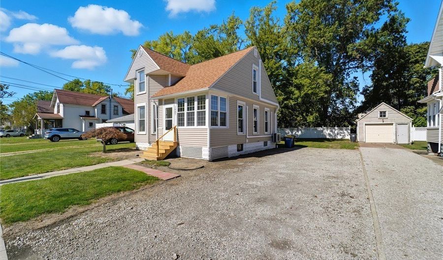 1627 W 6th St, Ashtabula, OH 44004 - 2 Beds, 1 Bath