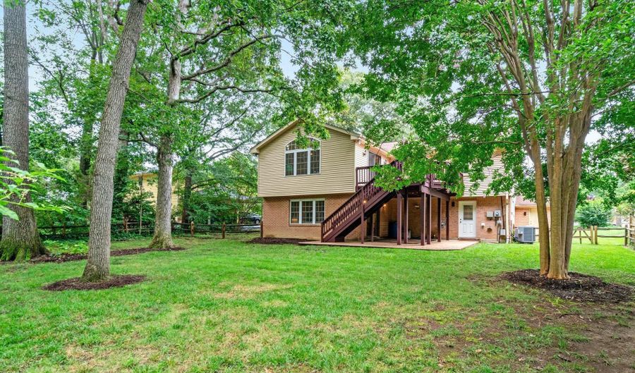 8606 FALKSTONE Ln, Alexandria, VA 22309 - 4 Beds, 3 Bath