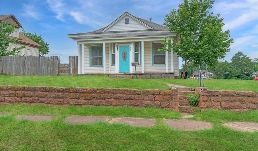 502 S 7th St, Chickasha, OK 73018 - 3 Beds, 1 Bath