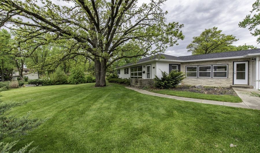 616 Highland Ave, Antioch, IL 60002 - 3 Beds, 1 Bath
