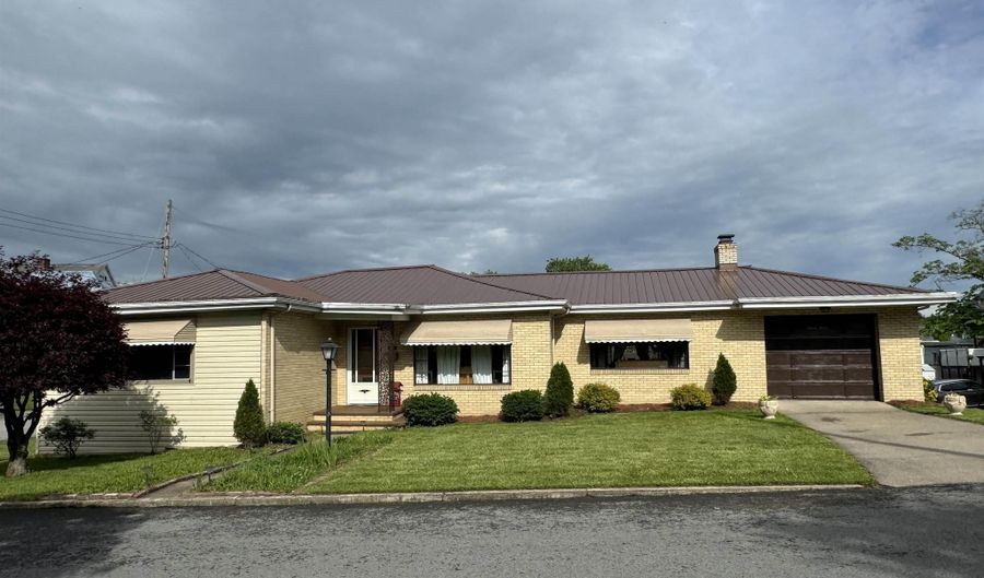 712 Ohio Ave, Fairmont, WV 26554 - 3 Beds, 2 Bath