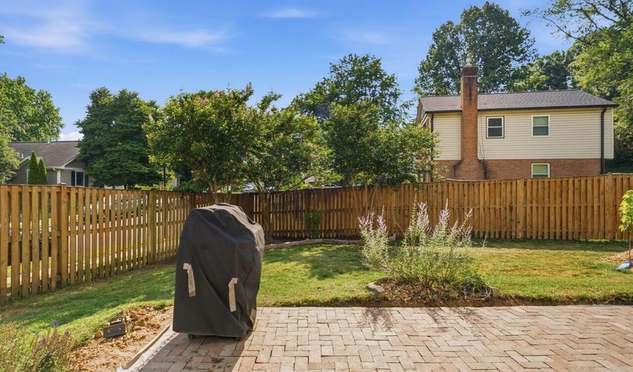 6812 LAMP POST Ln, Alexandria, VA 22306 - 4 Beds, 3 Bath