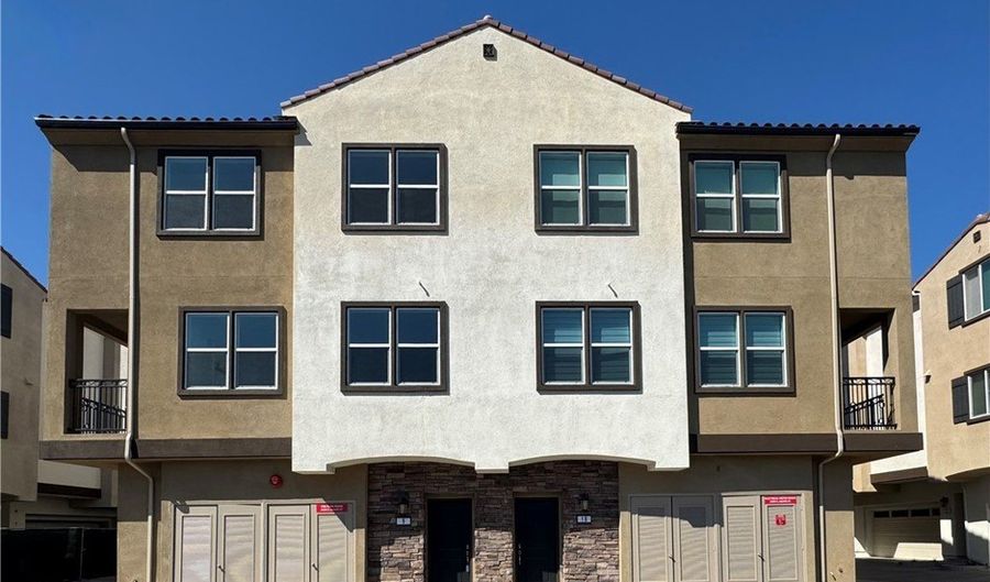 2430 E. AGAVE Unit 9, Anaheim, CA 92806 - 3 Beds, 3 Bath