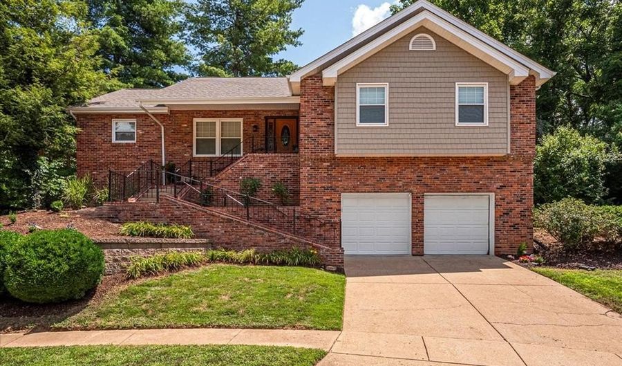 1414 Carriage Bridge Trl, Ballwin, MO 63021 - 3 Beds, 3 Bath