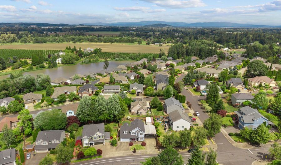 2011 N ALBANY Rd, Albany, OR 97321 - 3 Beds, 3 Bath