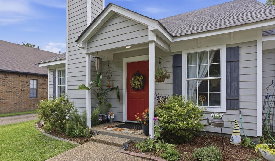 421 Pelahatchie Shore Dr, Brandon, MS 39047 - 2 Beds, 2 Bath