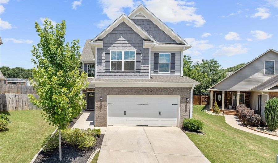 8 Lofton Ct, Anderson, SC 29621 - 4 Beds, 3 Bath