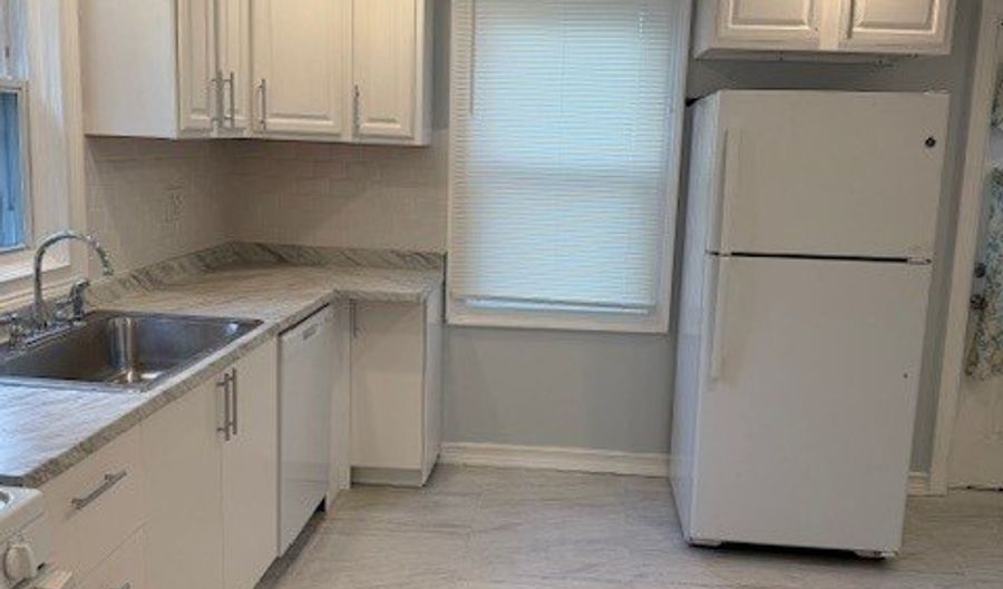 11 High Ridge Dr, Bridgeport, CT 06606 - 3 Beds, 1 Bath