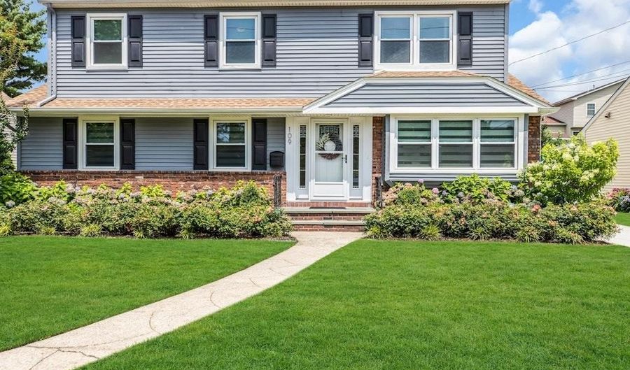 109 Meldon Ave, Albertson, NY 11507 - 4 Beds, 2 Bath