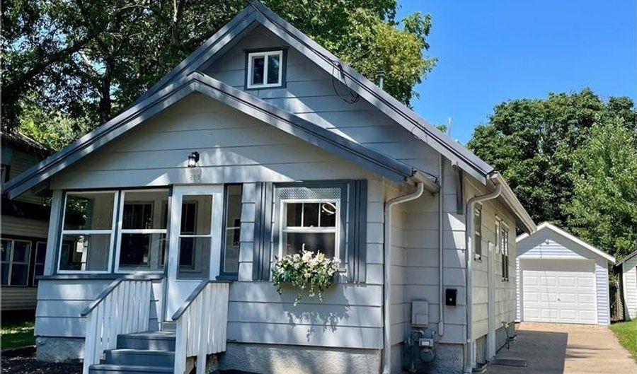 809 6th Ave SE, Austin, MN 55912 - 2 Beds, 1 Bath