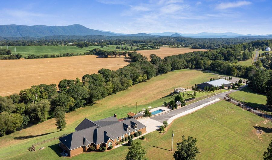 1020 Thomas Rd, Benton, TN 37307 - 4 Beds, 6 Bath