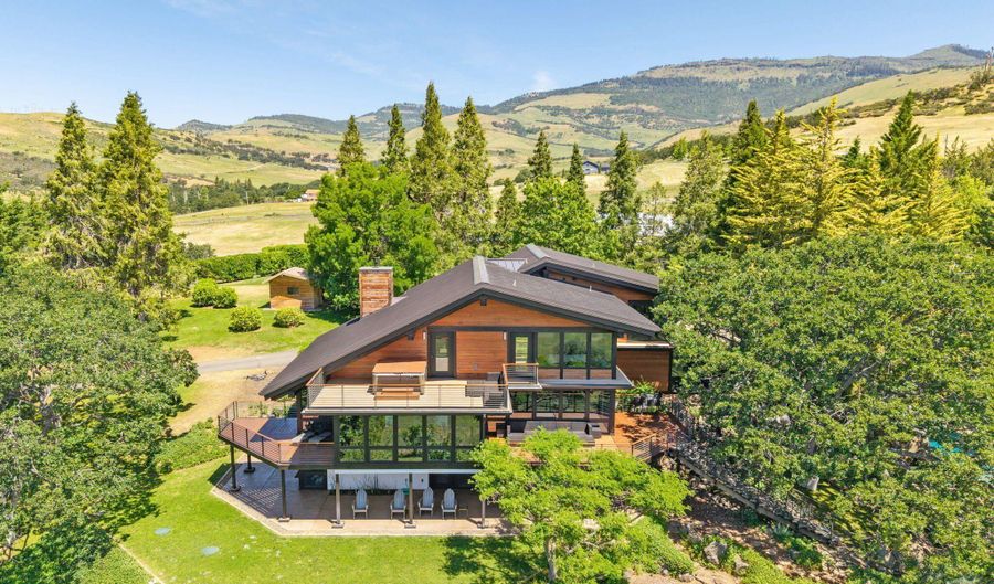 1440 E Nevada St, Ashland, OR 97520 - 5 Beds, 5 Bath