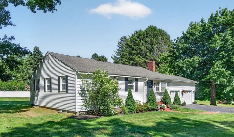 15 Lovejoy Rd, Andover, MA 01810 - 4 Beds, 2 Bath