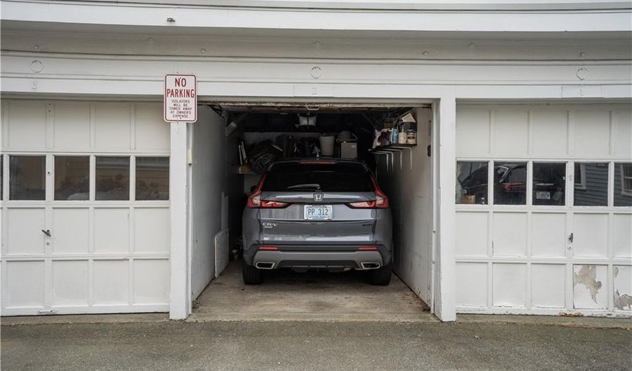 35 Pelham St Phe, Newport, RI 02840 - 1 Beds, 2 Bath