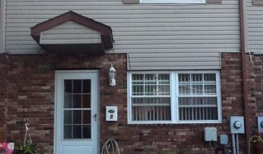 5 Ivy Pl, Asbury Park, NJ 07712 - 2 Beds, 2 Bath