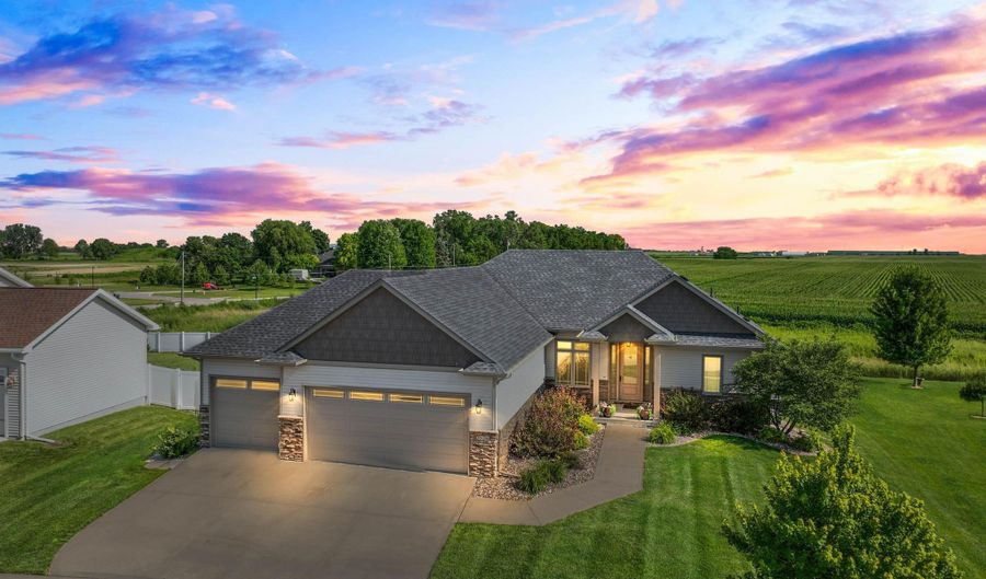 2526 Coyote Dr, Ames, IA 50014 - 4 Beds, 3 Bath