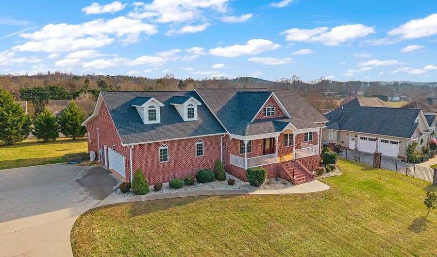 504 Lynnwood Dr, Athens, TN 37303 - 4 Beds, 3 Bath