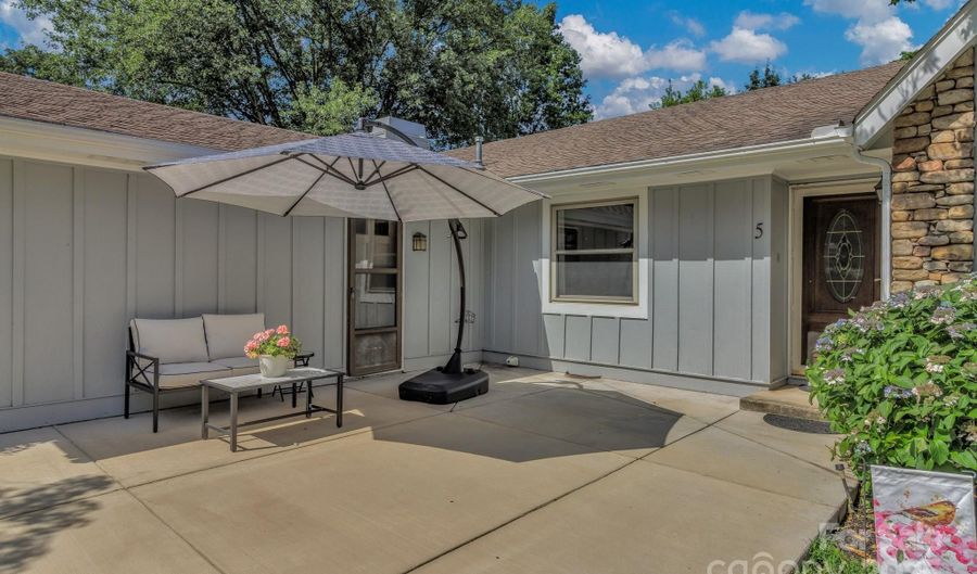 5 Fairway Dr, Arden, NC 28704 - 3 Beds, 2 Bath