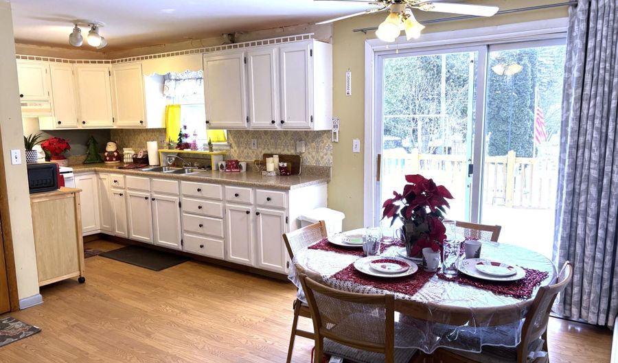 259 N Lawn St, Alpena, MI 49707 - 3 Beds, 2 Bath