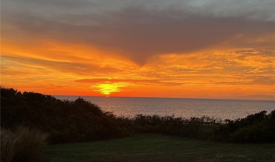 1508 Dorry's Cove Rd, Block Island, RI 02807 - 4 Beds, 5 Bath