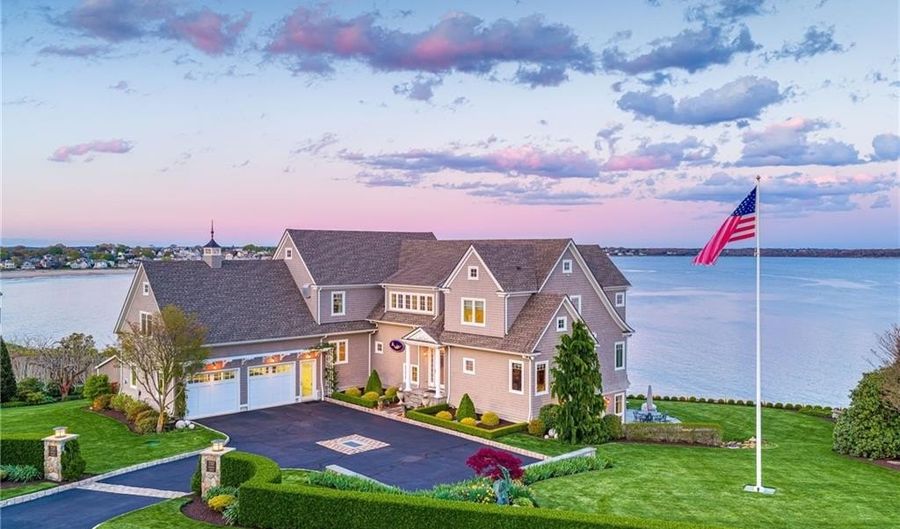 737 Boston Neck Rd, Narragansett, RI 02882 - 4 Beds, 5 Bath