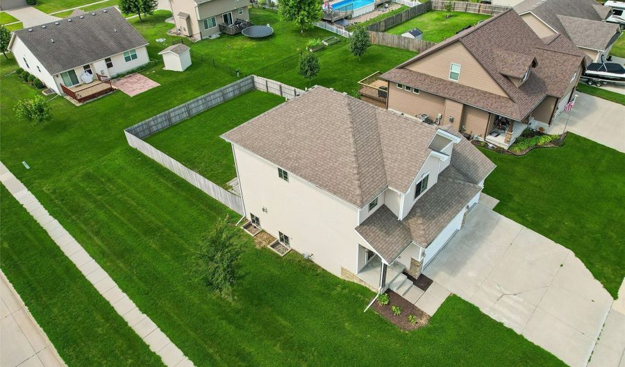 302 31st St SW, Altoona, IA 50009 - 3 Beds, 4 Bath