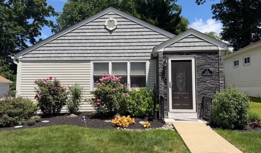 2131 CURTIS Ave, Abington, PA 19001 - 4 Beds, 2 Bath