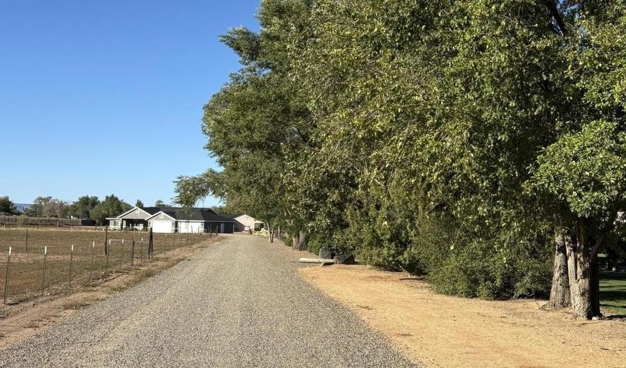 764 W Road 1 N, Chino Valley, AZ 86323 - 4 Beds, 3 Bath
