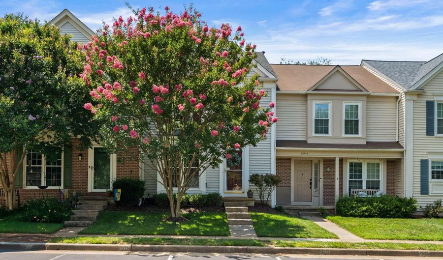 20946 TOBACCO Sq, Ashburn, VA 20147 - 3 Beds, 4 Bath