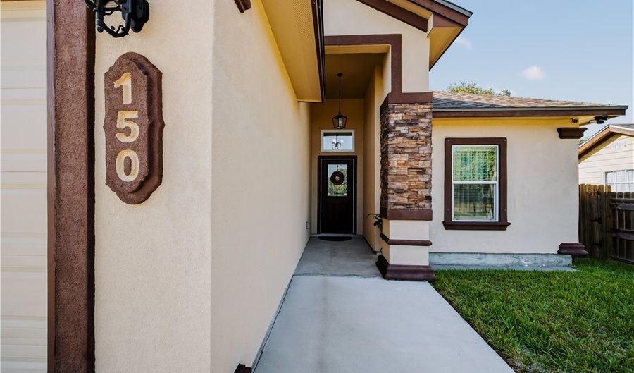 150 N 9th St, Aransas Pass, TX 78336 - 3 Beds, 2 Bath