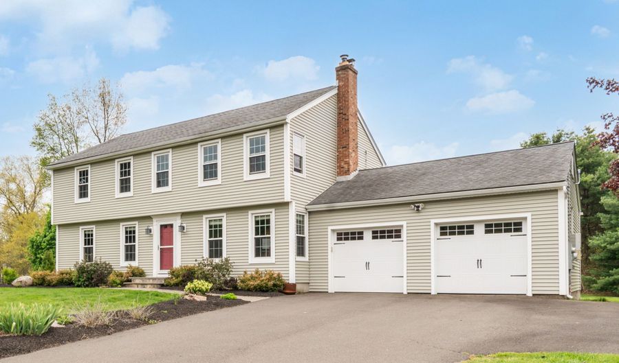 27 S Pond Cir, Cheshire, CT 06410 - 4 Beds, 3 Bath
