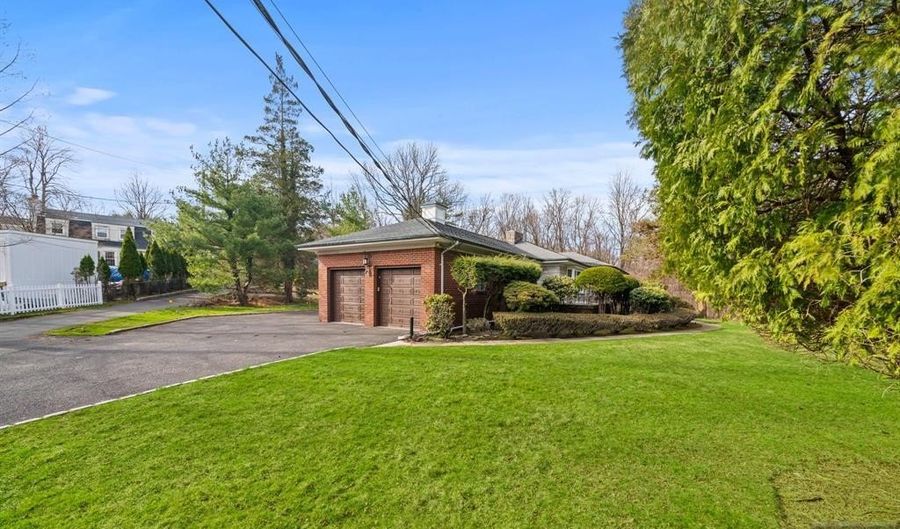 35 Old Dock Rd, Alpine, NJ 07620 - 3 Beds, 3 Bath