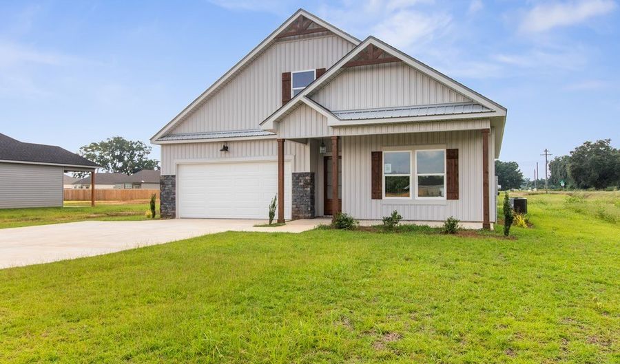 14 Woodham Rd, Ashford, AL 36312 - 3 Beds, 2 Bath