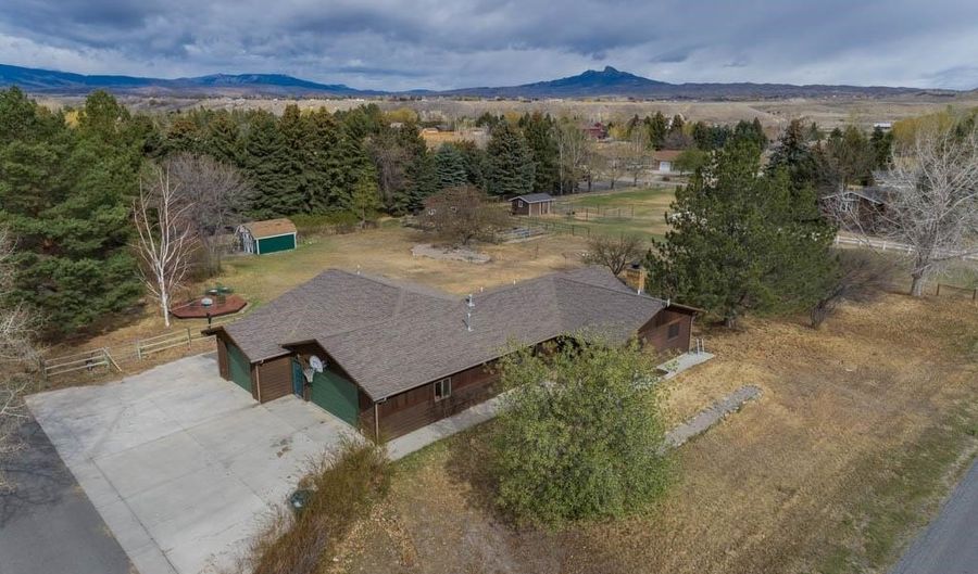 215 44th St N, Cody, WY 82414 - 5 Beds, 3 Bath