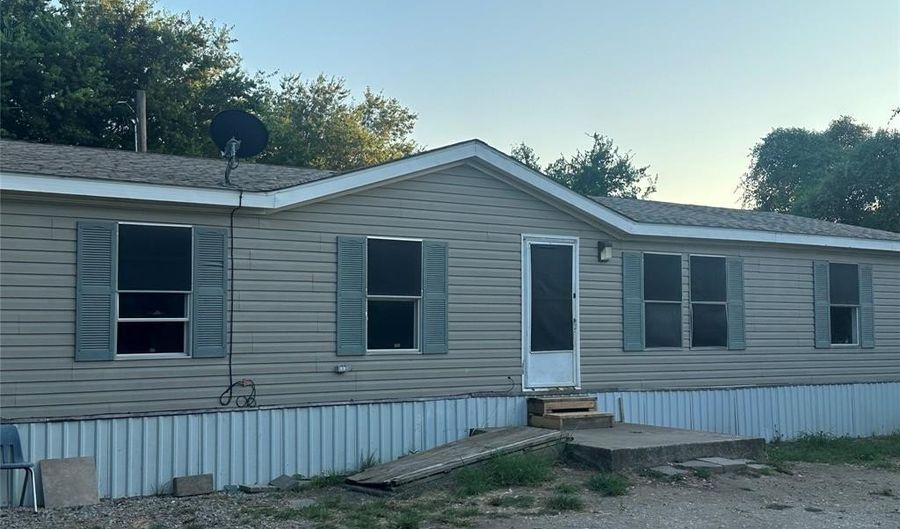 112 Pioneer Trl, Weatherford, TX 76087 - 5 Beds, 3 Bath