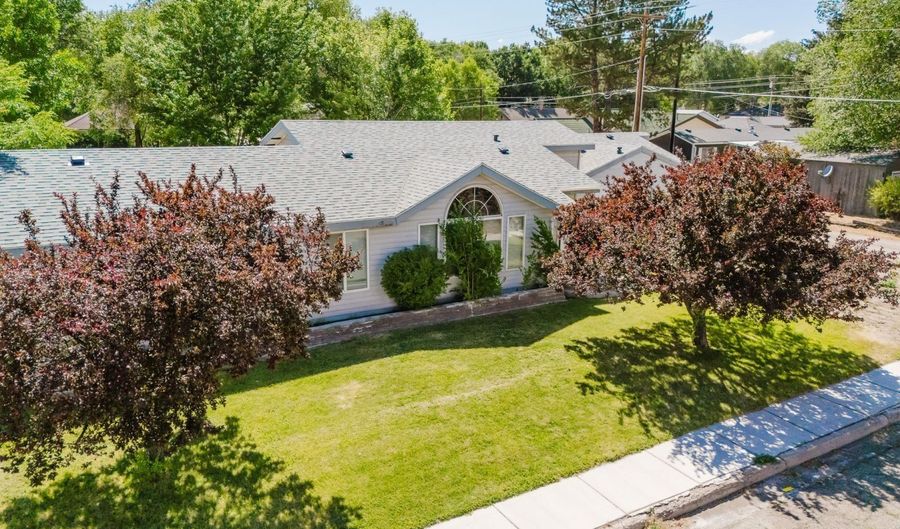 222 8th St, Carlin, NV 89822 - 3 Beds, 2 Bath