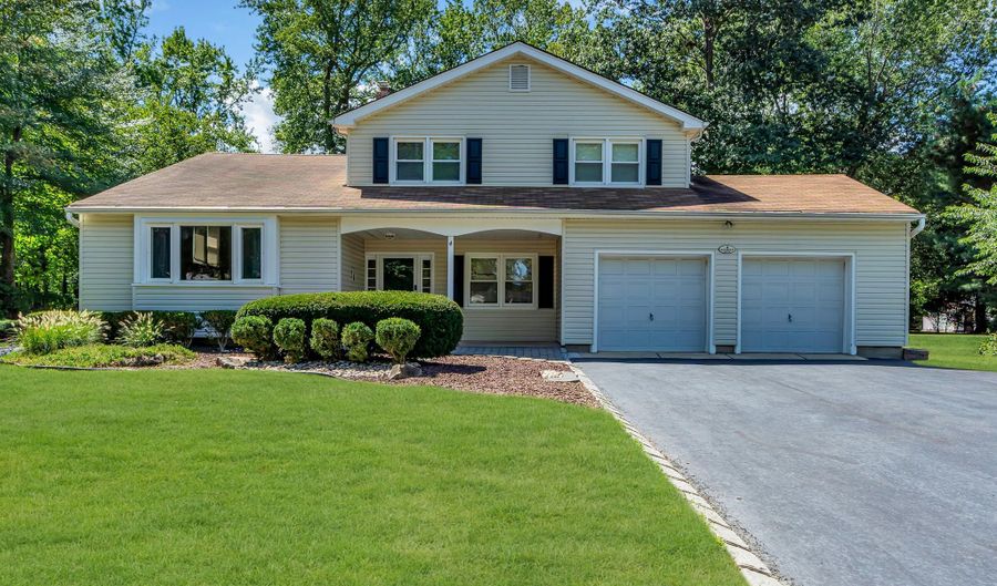 4 Michele Dr, Middletown, NJ 07748 - 4 Beds, 3 Bath