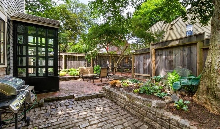 26 Thames St, Newport, RI 02840 - 3 Beds, 4 Bath