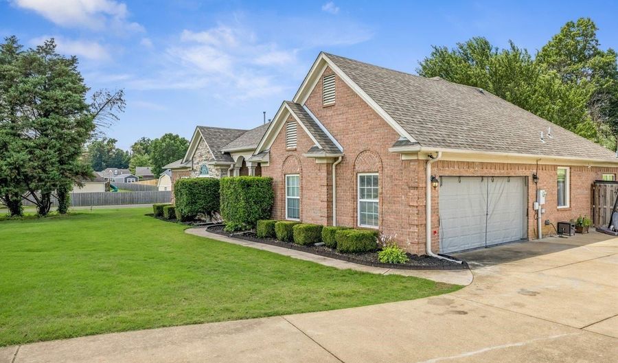 202 WALKER Pkwy E, Atoka, TN 38004 - 3 Beds, 3 Bath