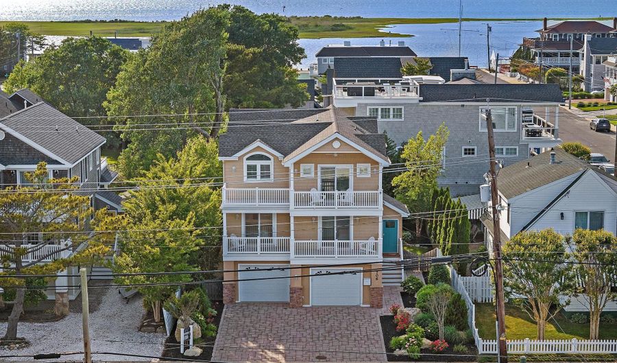 706 S BAY Ave, Beach Haven, NJ 08008 - 5 Beds, 4 Bath