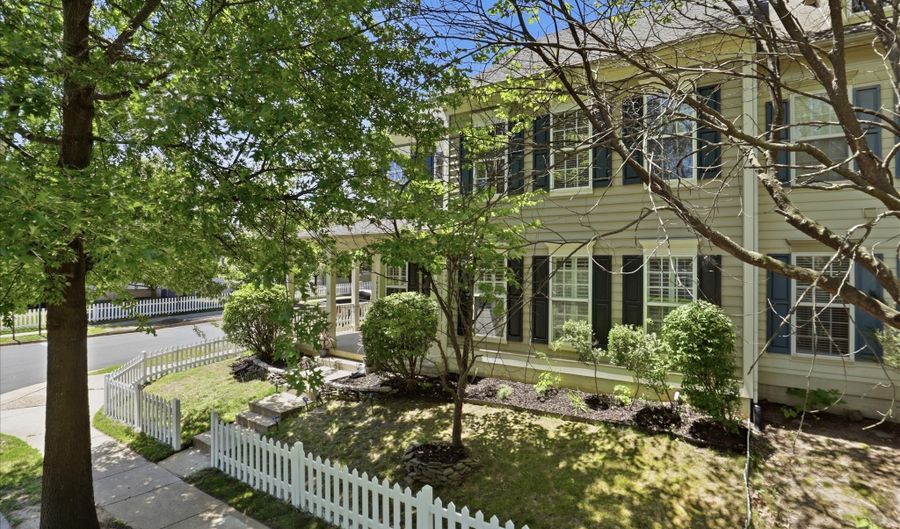 20385 BOWFONDS St, Ashburn, VA 20147 - 4 Beds, 5 Bath