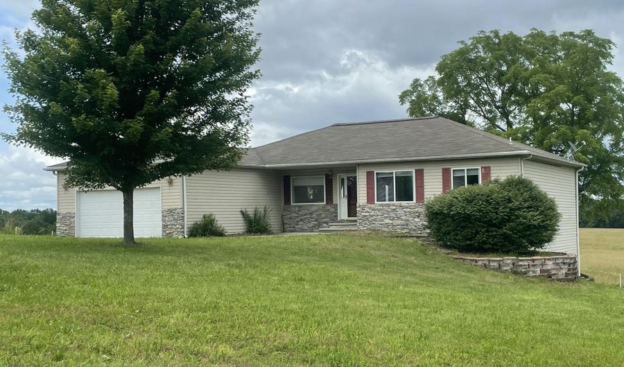 22017 E State Hwy 76, Ava, MO 65608 - 3 Beds, 3 Bath