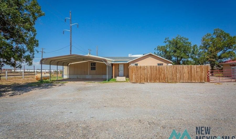 R330 S Thirteenth Street, Artesia, NM 88210 - 4 Beds, 3 Bath