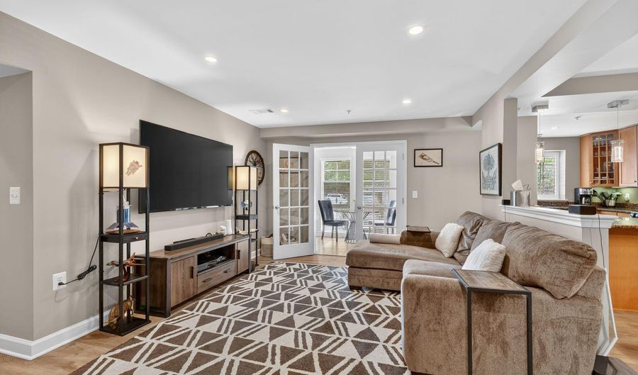 4113 S FOUR MILE RUN Dr 102, Arlington, VA 22204 - 2 Beds, 2 Bath