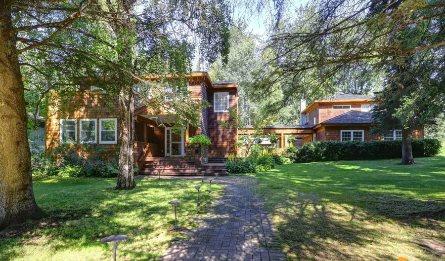 1607 W 14th Ave, Anchorage, AK 99501 - 4 Beds, 5 Bath